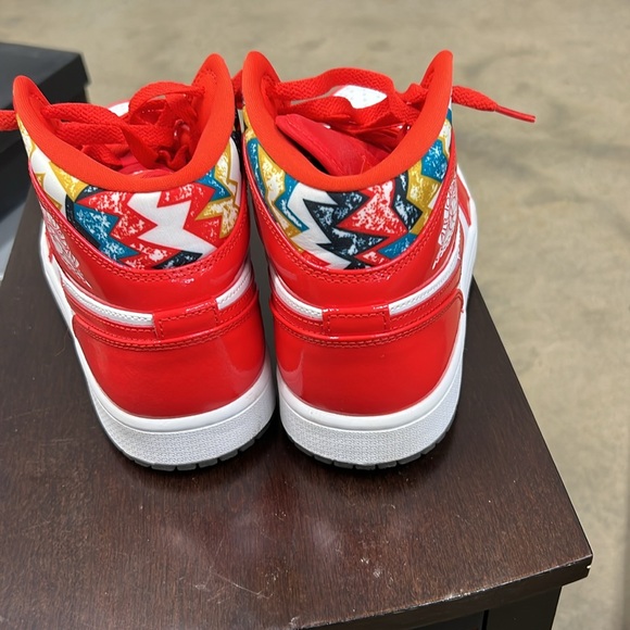 Air Jordan 1 Mid SE Chile Red/ White-Pollen - Picture 2 of 4